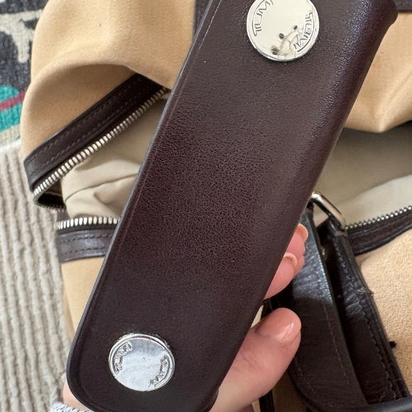 Tumi Duffle tan with leather straps - Picture 9 of 11